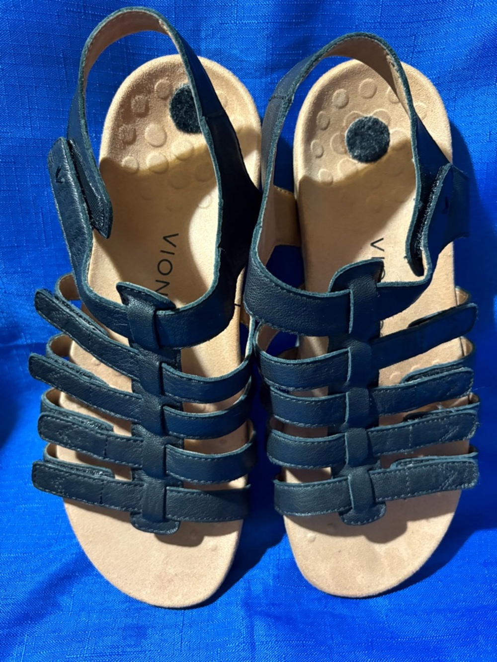 Vionic Black adjustable strappy sandals